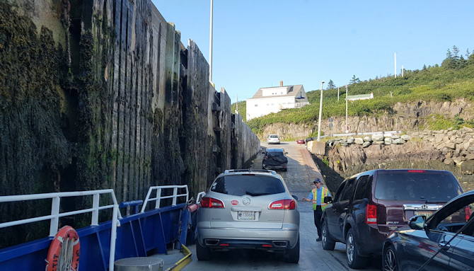 Unlodaing the ferry