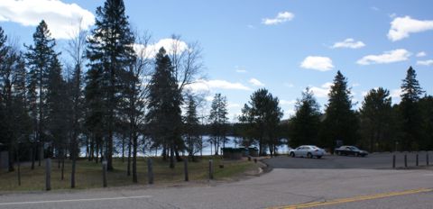 Lake of Two Rivers Picnic Area parking