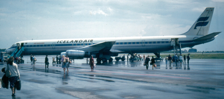 Bording the Icelandair DC-8 in Zürich airport 